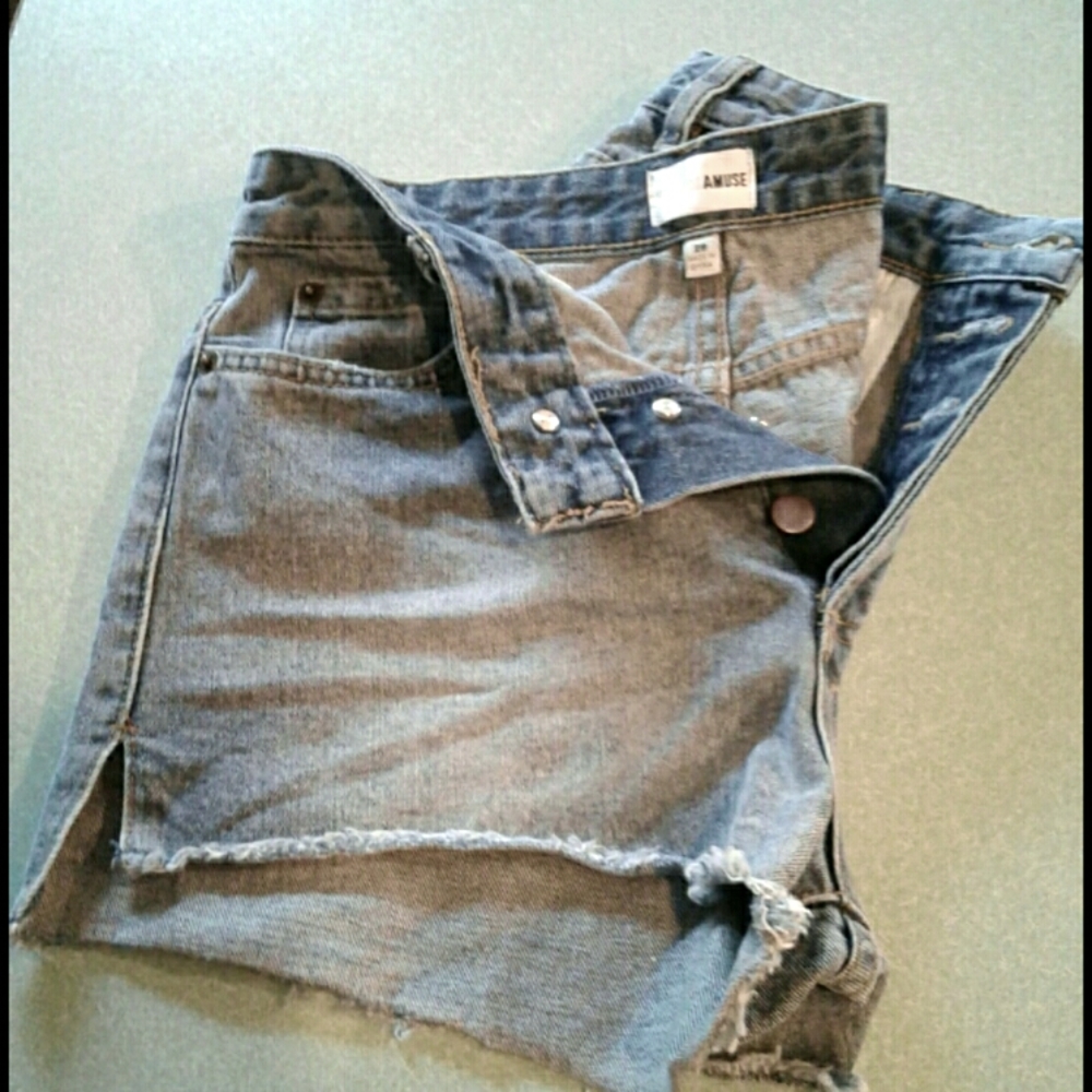 Amuse Society cut off Jean shorts